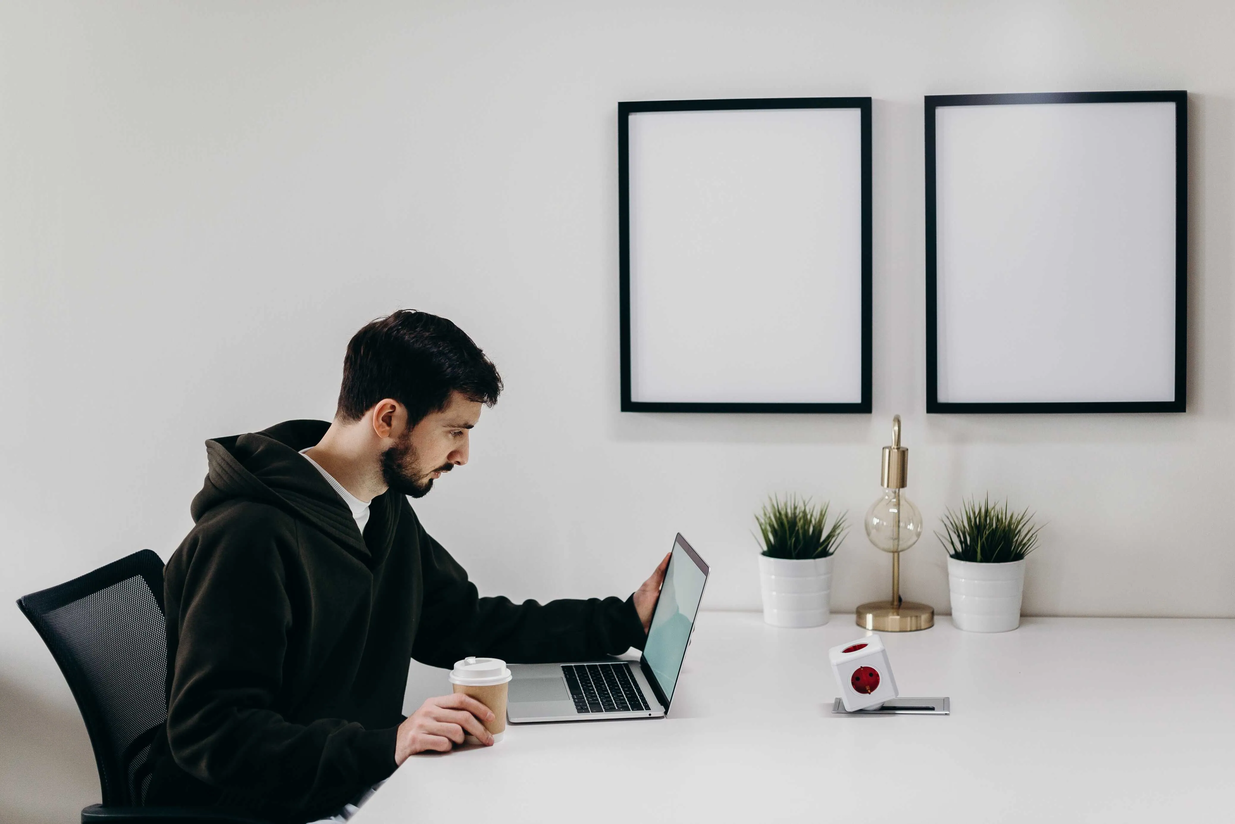 How to Invoice as a Freelancer: Things You MUST Include & Free Template